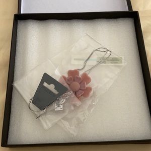 Long necklace! Adorable pink flower in the center!!